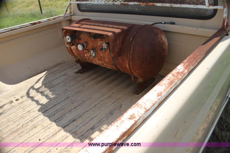 image for item H7386 1984 Ford F150 pickup truck