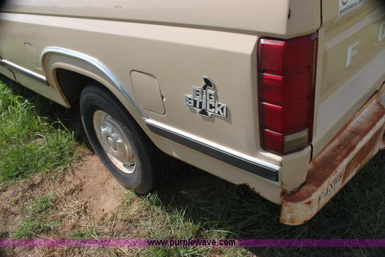 image for item H7386 1984 Ford F150 pickup truck