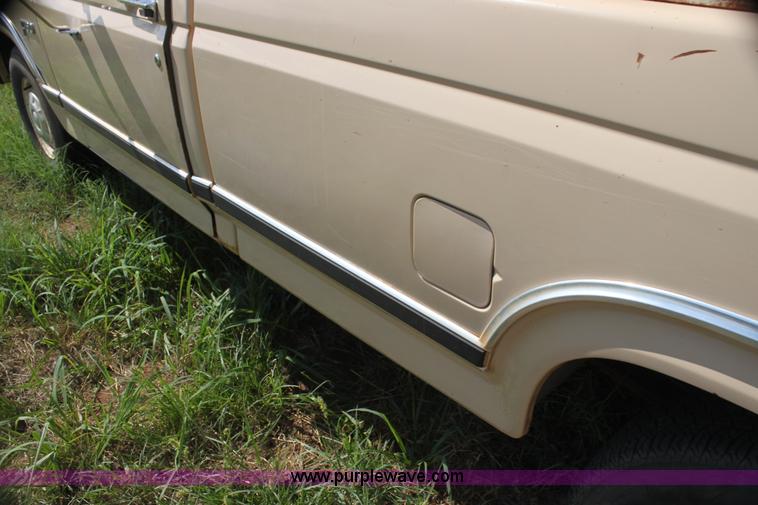 image for item H7386 1984 Ford F150 pickup truck
