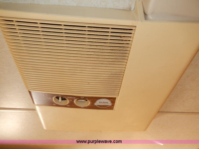 image for item I4470 1984 Nuwa Hitchhiker 28.5' fifth wheel camper