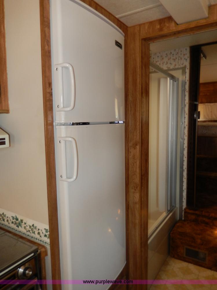 image for item I4470 1984 Nuwa Hitchhiker 28.5' fifth wheel camper