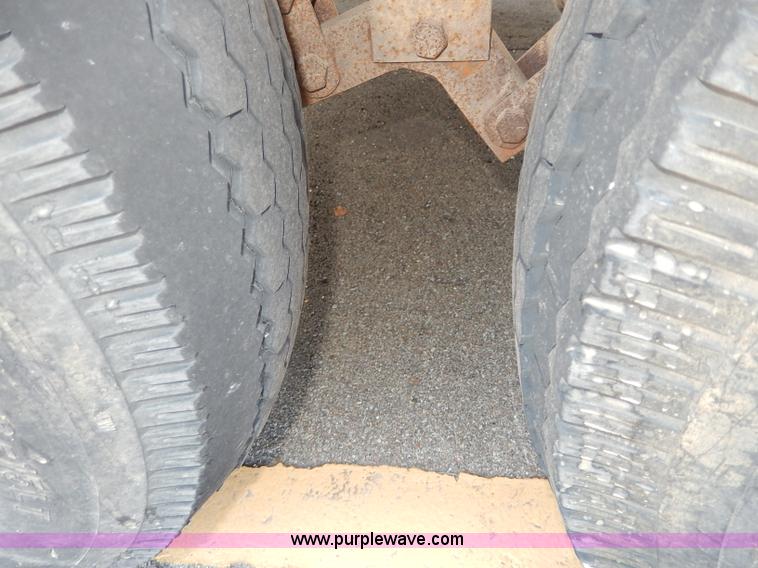 image for item I4470 1984 Nuwa Hitchhiker 28.5' fifth wheel camper