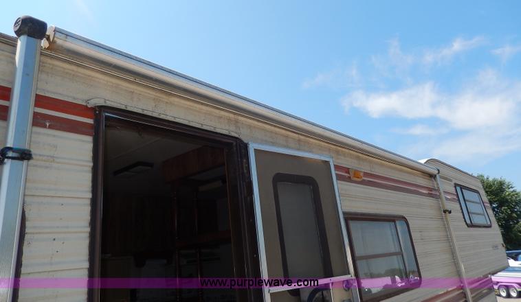 image for item I4470 1984 Nuwa Hitchhiker 28.5' fifth wheel camper