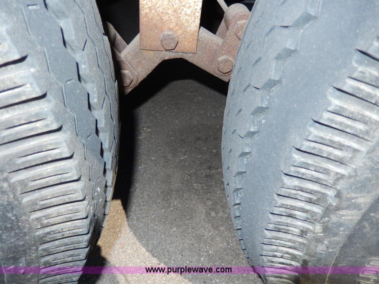 image for item I4470 1984 Nuwa Hitchhiker 28.5' fifth wheel camper