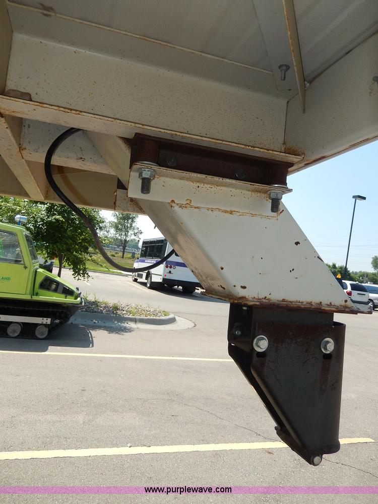 image for item I4470 1984 Nuwa Hitchhiker 28.5' fifth wheel camper