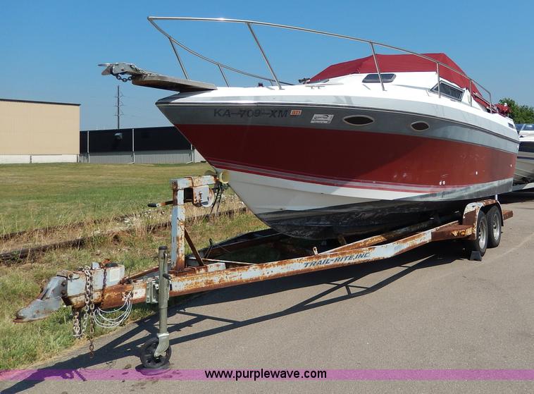image for item I4471 1989 Four Winns 245 Vista boat