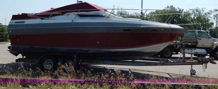 image for item I4471 1989 Four Winns 245 Vista boat