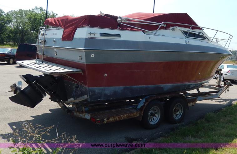 image for item I4471 1989 Four Winns 245 Vista boat