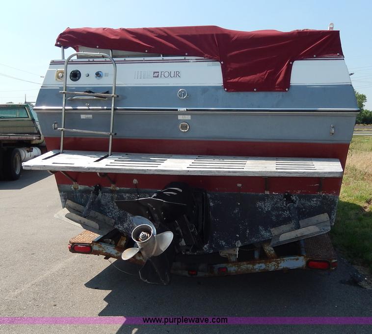 image for item I4471 1989 Four Winns 245 Vista boat
