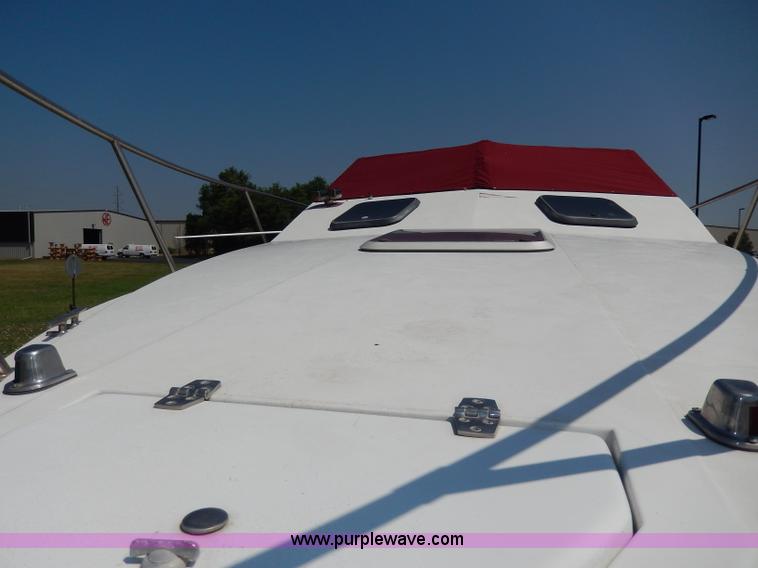 image for item I4471 1989 Four Winns 245 Vista boat