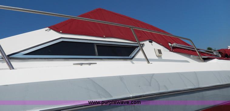 image for item I4471 1989 Four Winns 245 Vista boat
