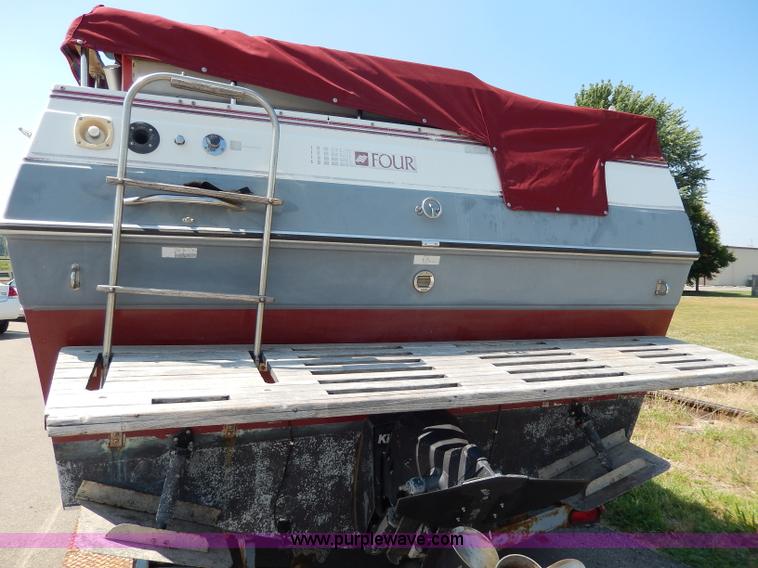 image for item I4471 1989 Four Winns 245 Vista boat