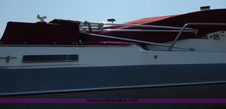 image for item I4471 1989 Four Winns 245 Vista boat