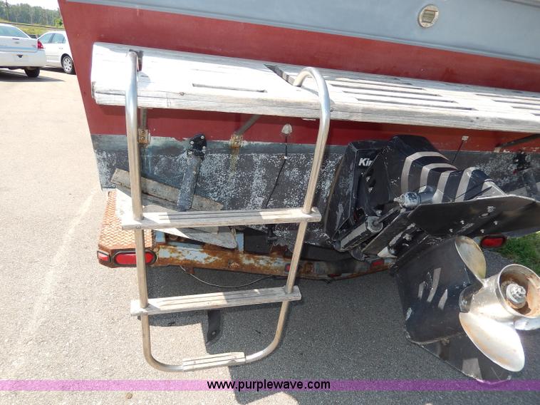 image for item I4471 1989 Four Winns 245 Vista boat