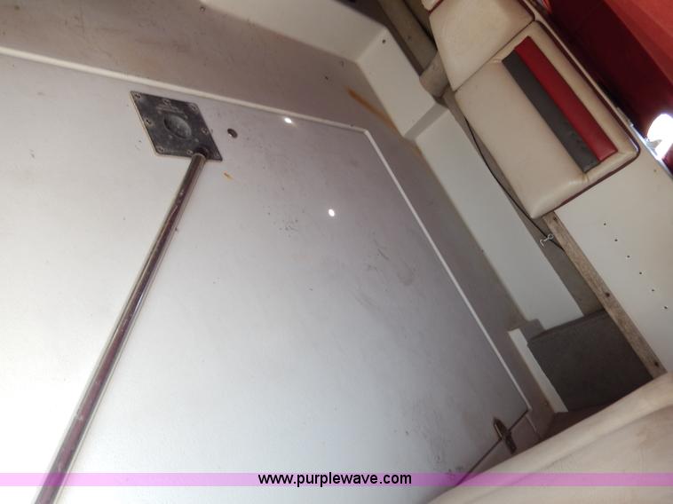 image for item I4471 1989 Four Winns 245 Vista boat