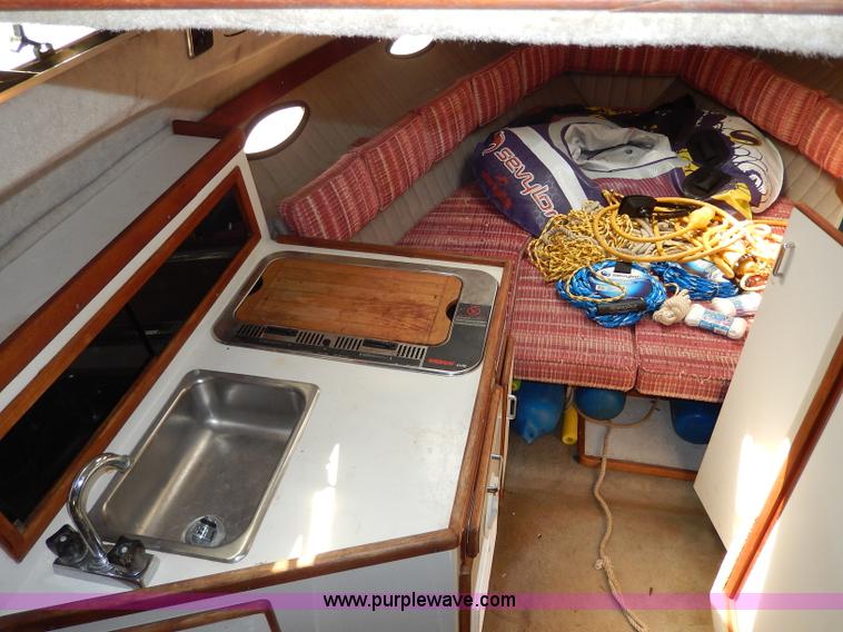 image for item I4471 1989 Four Winns 245 Vista boat