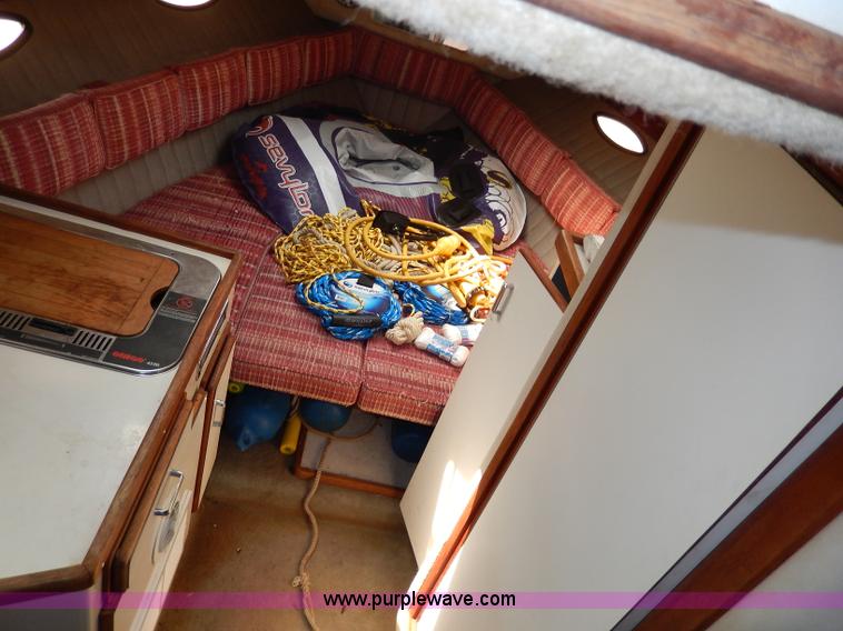 image for item I4471 1989 Four Winns 245 Vista boat