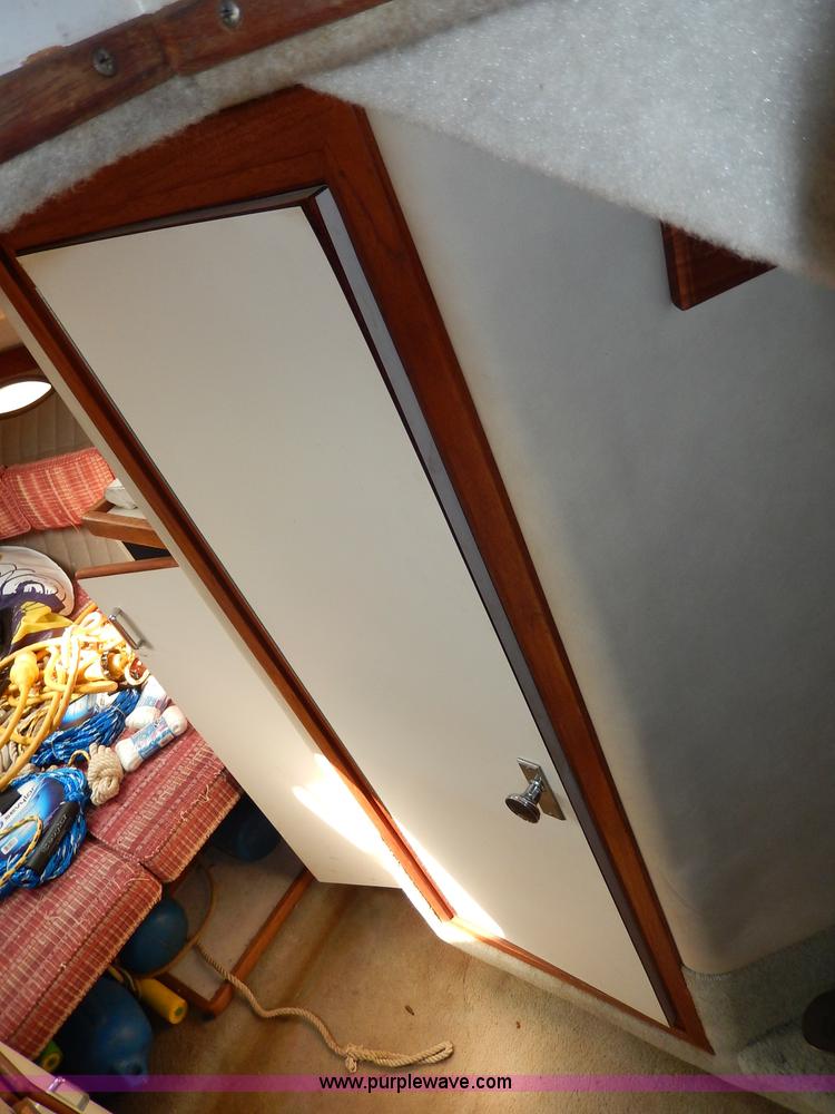 image for item I4471 1989 Four Winns 245 Vista boat