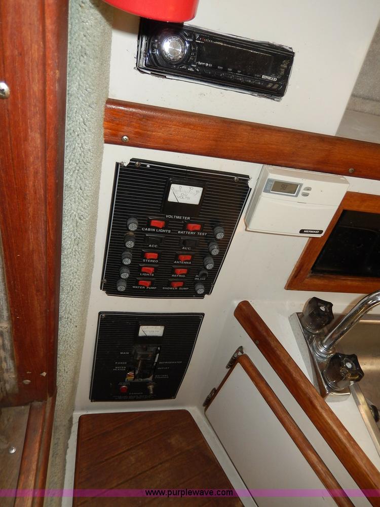 image for item I4471 1989 Four Winns 245 Vista boat