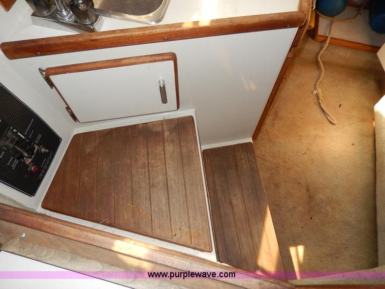 image for item I4471 1989 Four Winns 245 Vista boat