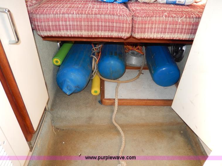 image for item I4471 1989 Four Winns 245 Vista boat