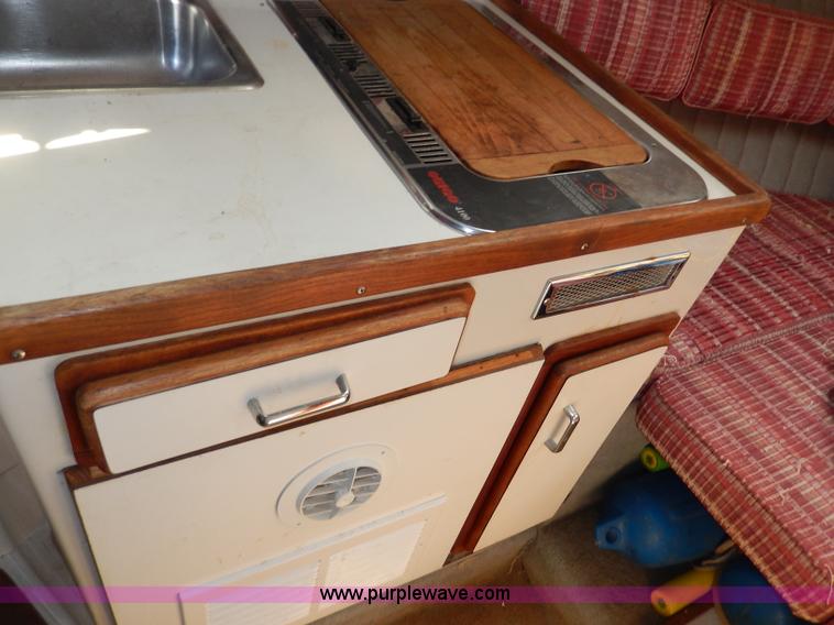 image for item I4471 1989 Four Winns 245 Vista boat