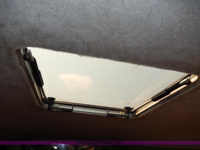 image for item I4471 1989 Four Winns 245 Vista boat