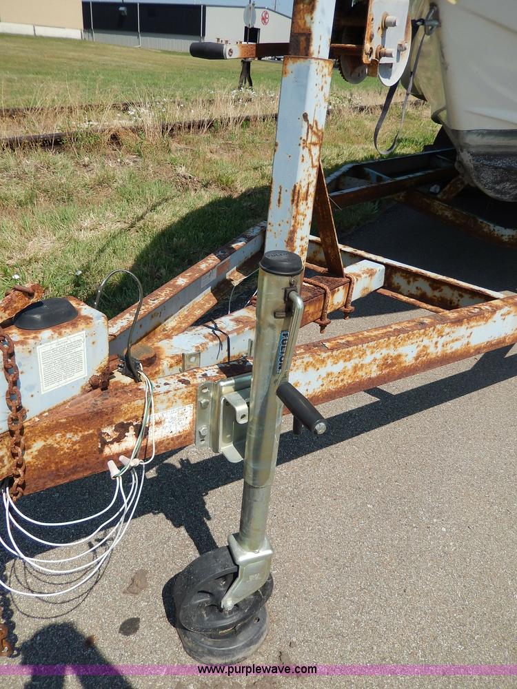 image for item I4471 1989 Four Winns 245 Vista boat