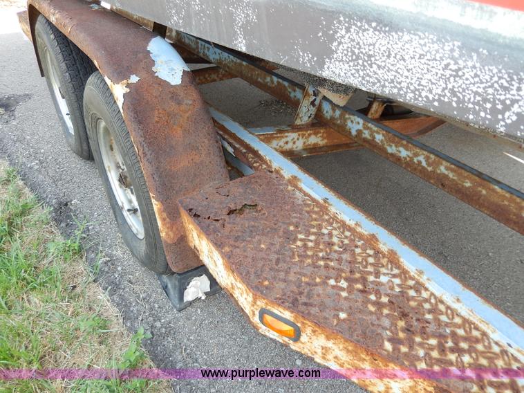 image for item I4471 1989 Four Winns 245 Vista boat