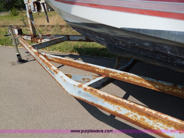 image for item I4471 1989 Four Winns 245 Vista boat