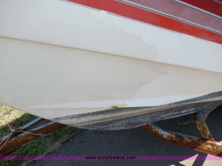 image for item I4471 1989 Four Winns 245 Vista boat