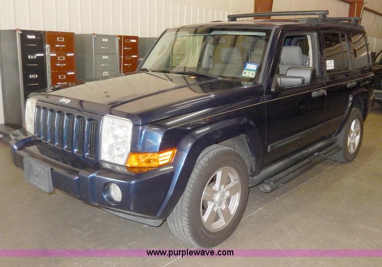 image for item H3008 2006 Jeep Commander SUV<br />Non-repairable title, parts only