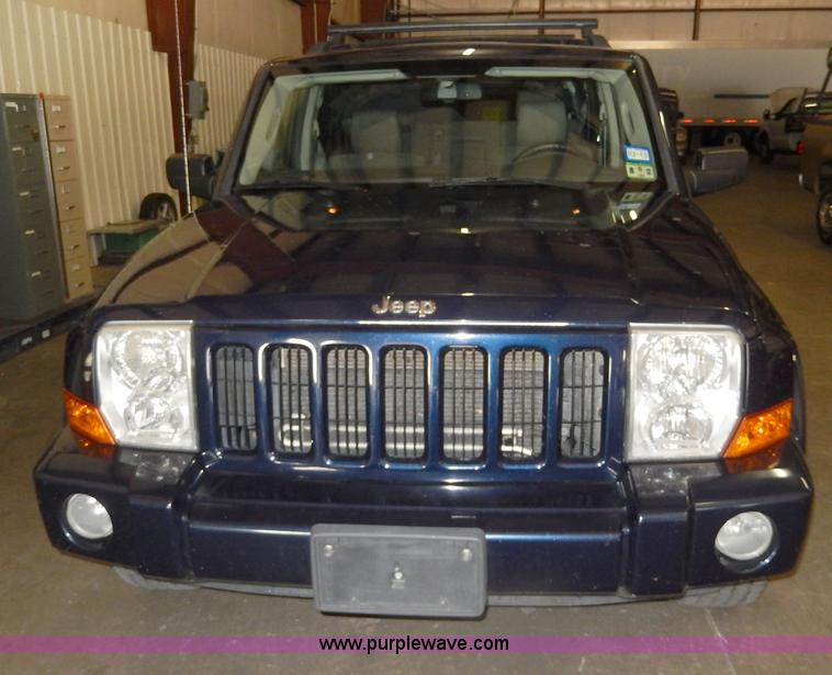 image for item H3008 2006 Jeep Commander SUV<br />Non-repairable title, parts only