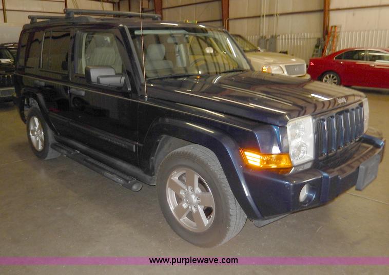 image for item H3008 2006 Jeep Commander SUV<br />Non-repairable title, parts only