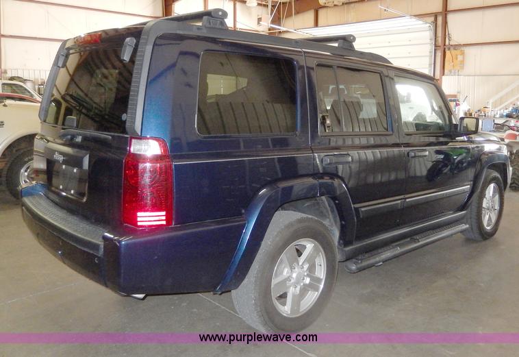 image for item H3008 2006 Jeep Commander SUV<br />Non-repairable title, parts only