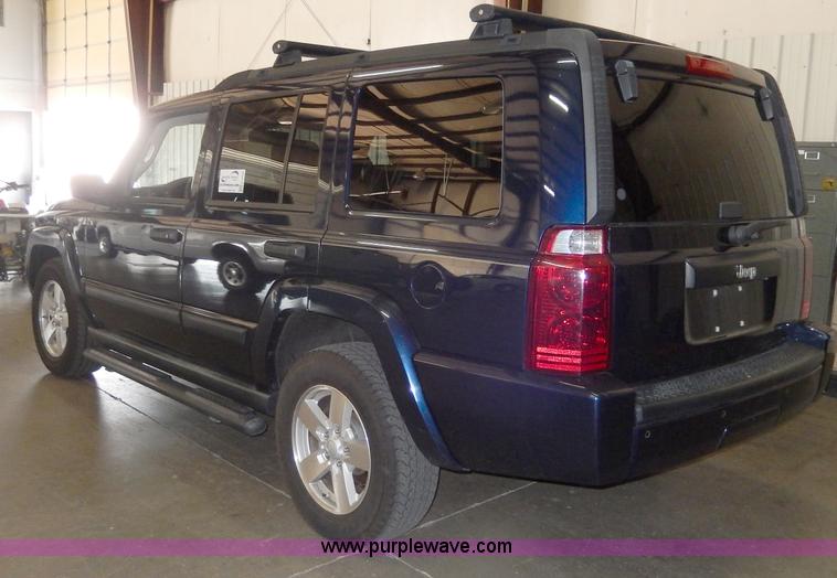 image for item H3008 2006 Jeep Commander SUV<br />Non-repairable title, parts only