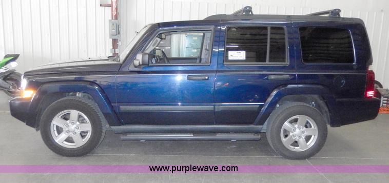 image for item H3008 2006 Jeep Commander SUV<br />Non-repairable title, parts only