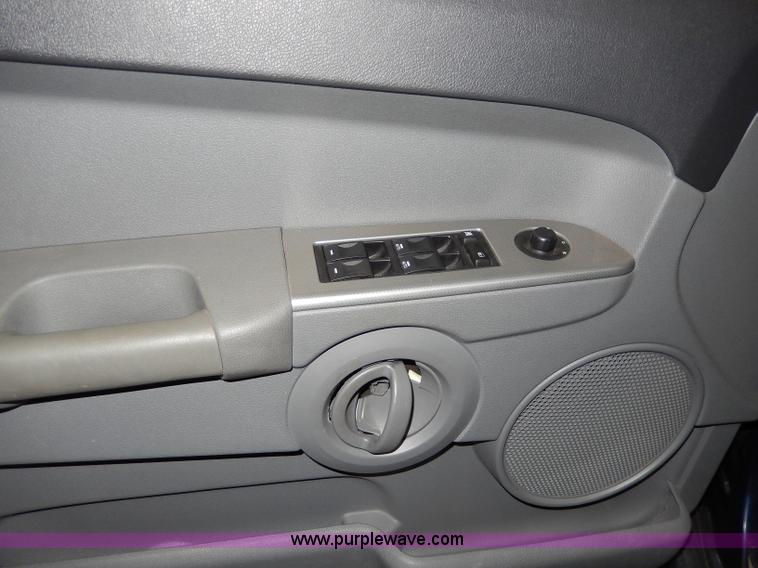 image for item H3008 2006 Jeep Commander SUV<br />Non-repairable title, parts only