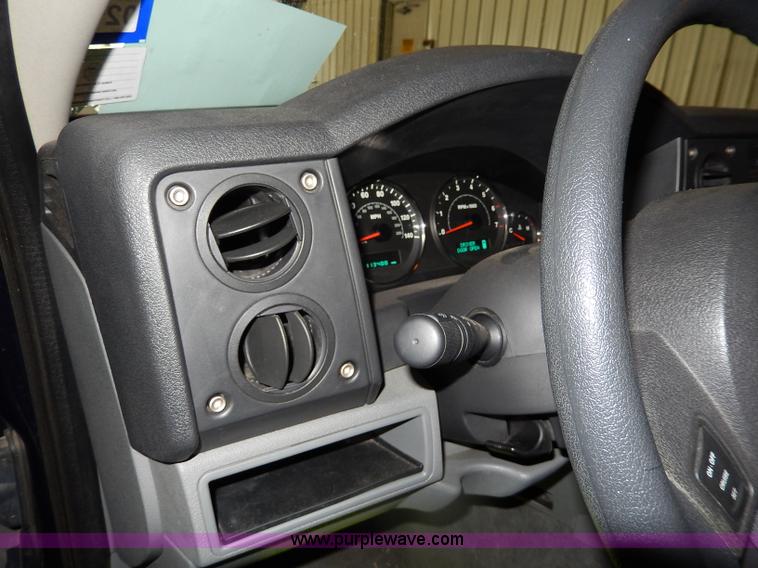 image for item H3008 2006 Jeep Commander SUV<br />Non-repairable title, parts only