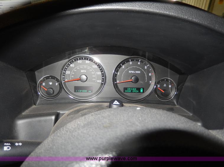 image for item H3008 2006 Jeep Commander SUV<br />Non-repairable title, parts only