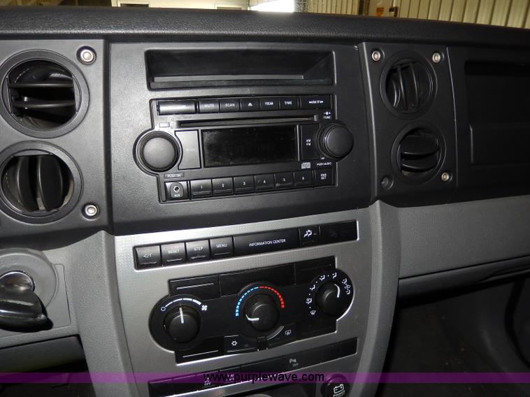 image for item H3008 2006 Jeep Commander SUV<br />Non-repairable title, parts only