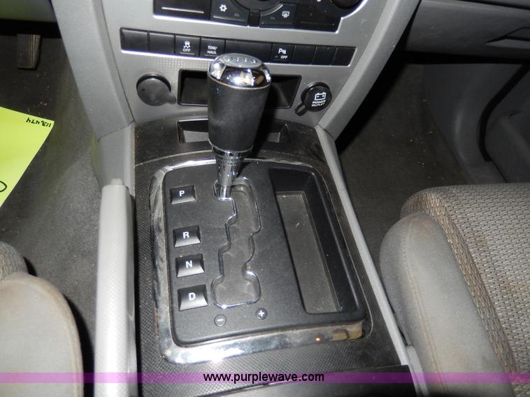 image for item H3008 2006 Jeep Commander SUV<br />Non-repairable title, parts only