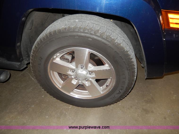 image for item H3008 2006 Jeep Commander SUV<br />Non-repairable title, parts only