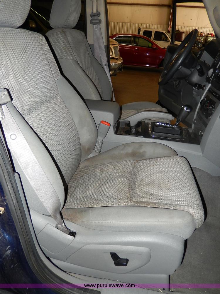 image for item H3008 2006 Jeep Commander SUV<br />Non-repairable title, parts only