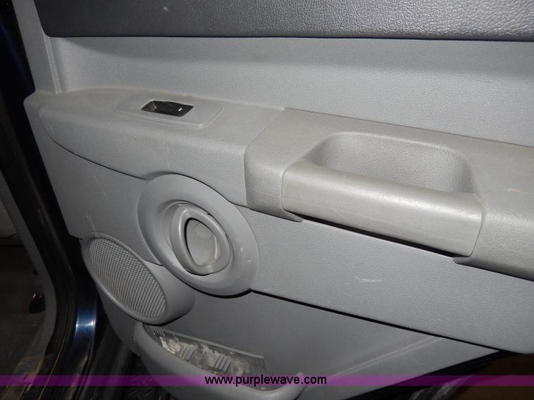 image for item H3008 2006 Jeep Commander SUV<br />Non-repairable title, parts only