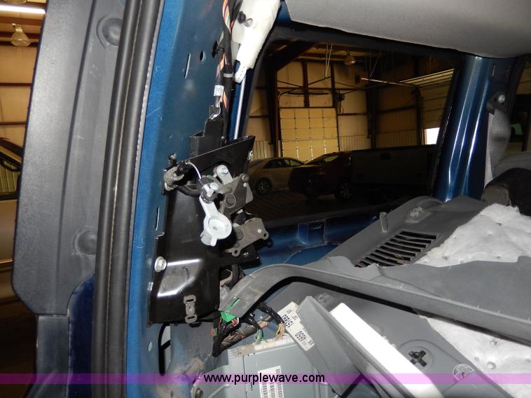 image for item H3008 2006 Jeep Commander SUV<br />Non-repairable title, parts only