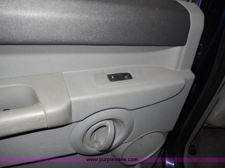 image for item H3008 2006 Jeep Commander SUV<br />Non-repairable title, parts only