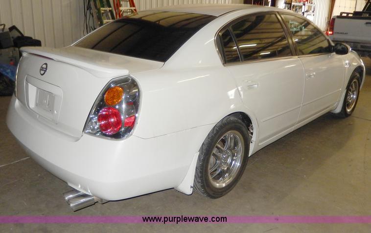 image for item I4475 2003 Nissan Altima <br />Non-repairable title, parts only