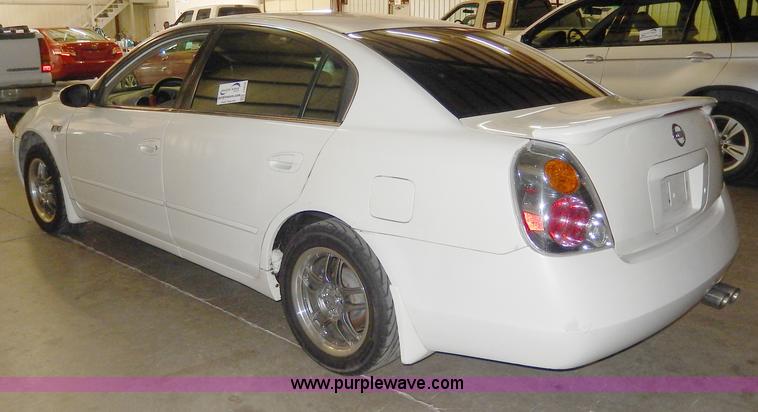 image for item I4475 2003 Nissan Altima <br />Non-repairable title, parts only