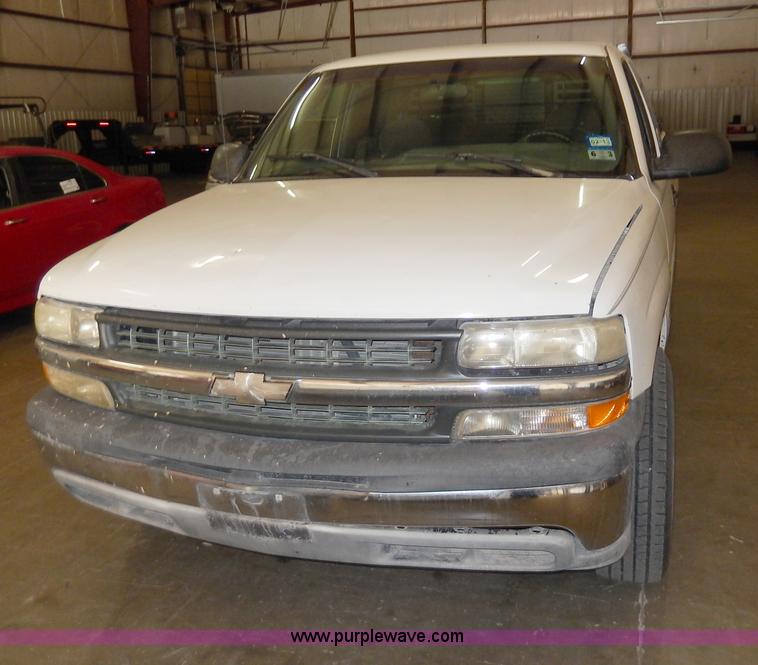 image for item I4476 1999 Chevrolet Silverado 2500 LS Extended Cab pickup truck